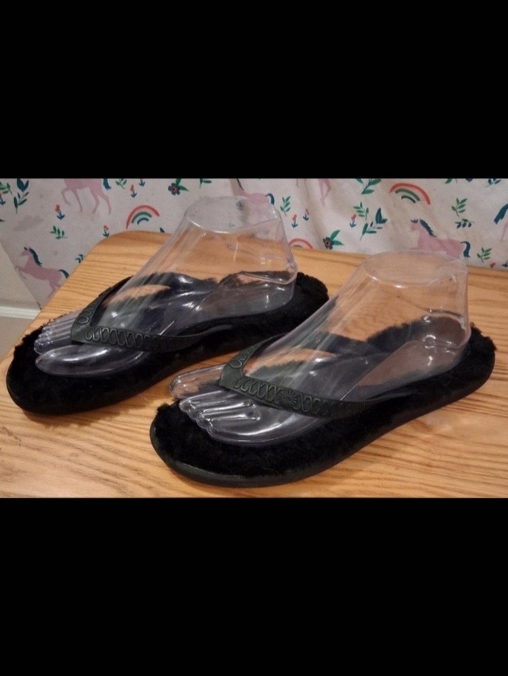 EUC Ugg Fluff Flip Flop Black Shearling Casual Everyday Thong Sandal Shoe SZ 9W